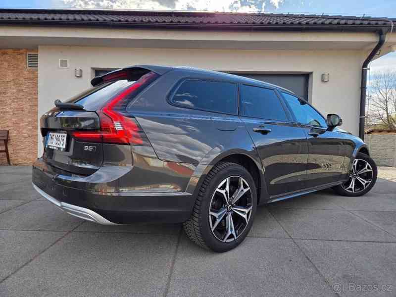 Volvo V90 najeto 122tis KM, plná výbava - foto 9