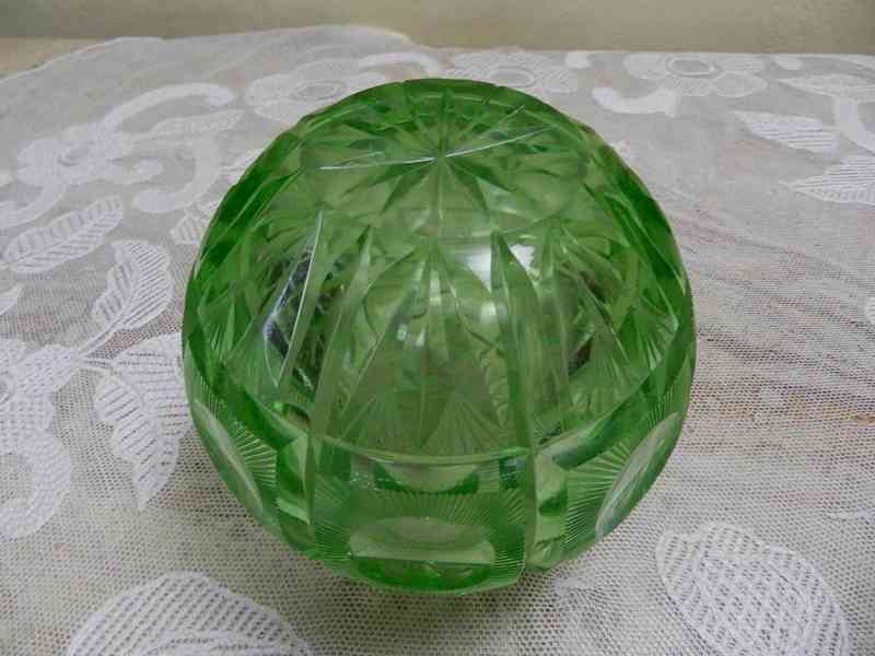 Zelená Autorská broušená Váza tvar Koule - foto 4