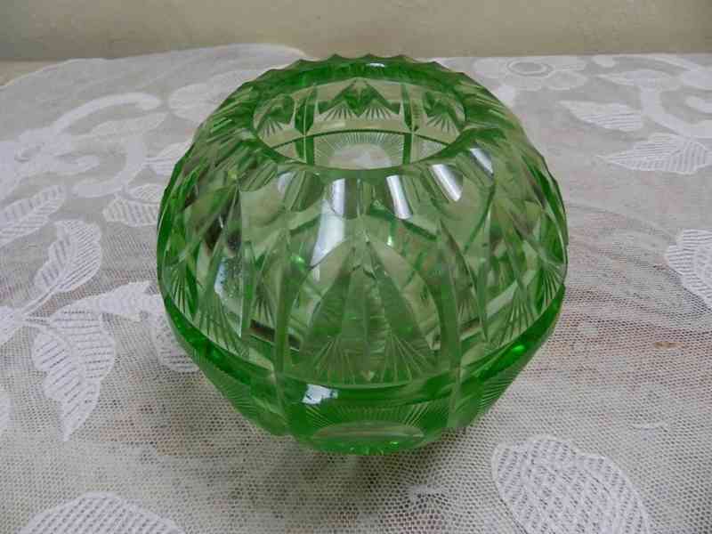 Zelená Autorská broušená Váza tvar Koule - foto 3