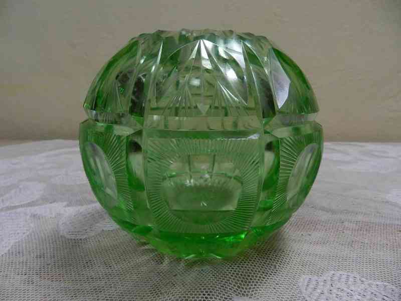 Zelená Autorská broušená Váza tvar Koule - foto 2