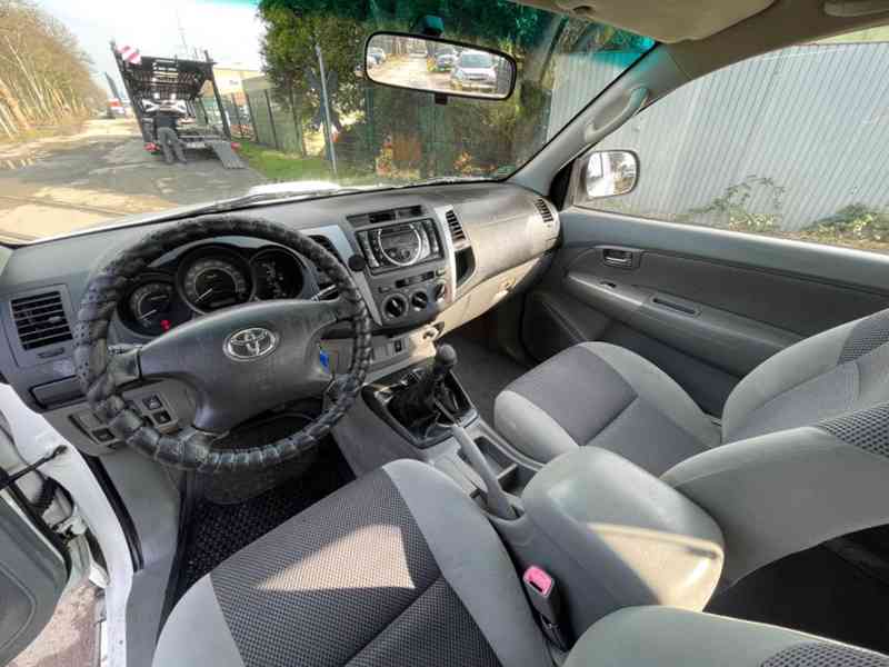 Toyota Hilux 2,5 D4D Extra Cab Sol 4x4 106kw - foto 13