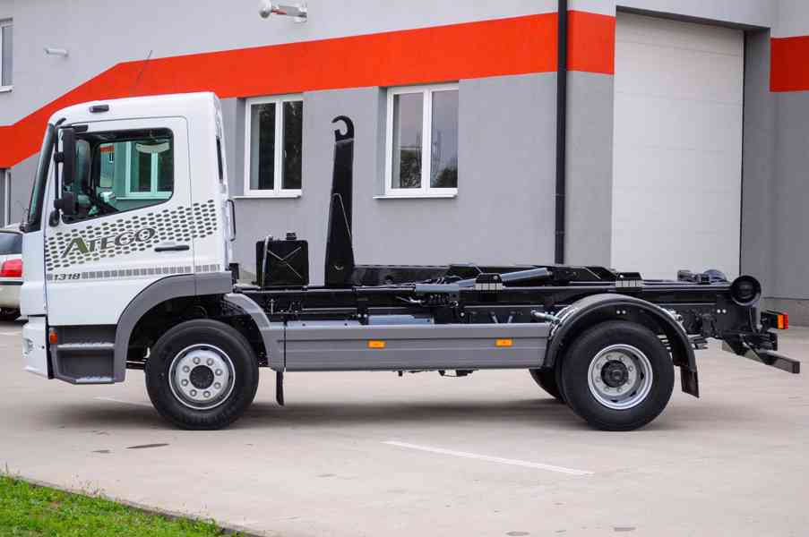 MERCEDES ATEGO 1318 HÁKOVÝ NOSIČ KONTEJNERŮ EURO4 - foto 4