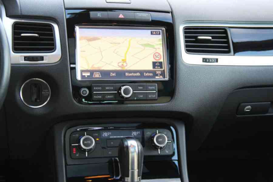 Prodám Volkswagen Touareg 4.2 V8 TDI Exclusive Panorama - foto 4