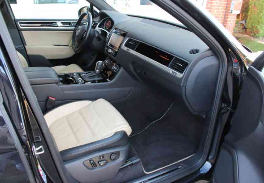 Prodám Volkswagen Touareg 4.2 V8 TDI Exclusive Panorama - foto 3