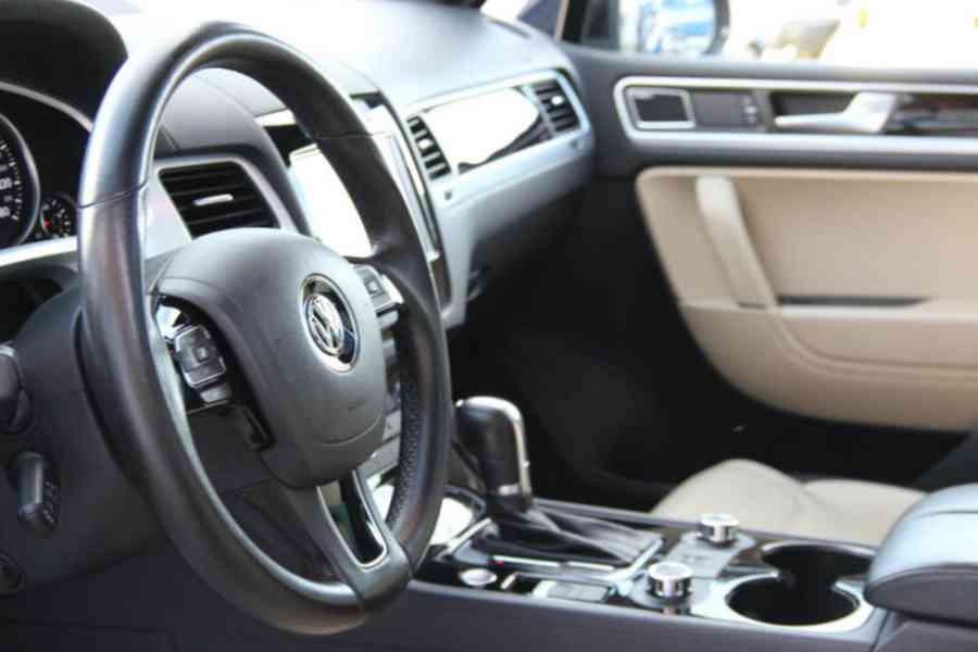 Prodám Volkswagen Touareg 4.2 V8 TDI Exclusive Panorama - foto 14