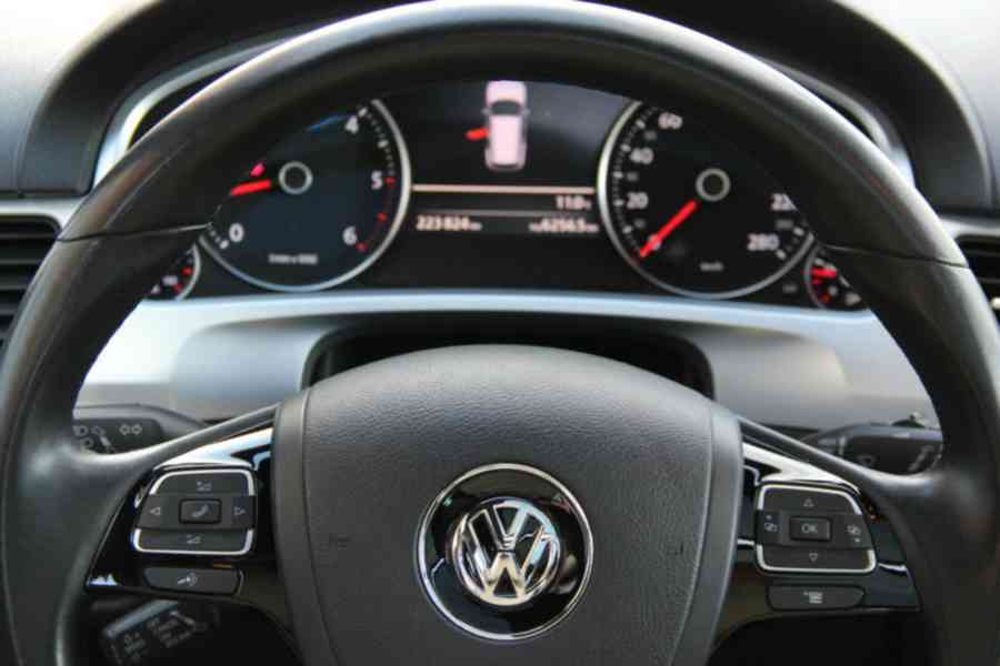 Prodám Volkswagen Touareg 4.2 V8 TDI Exclusive Panorama - foto 5