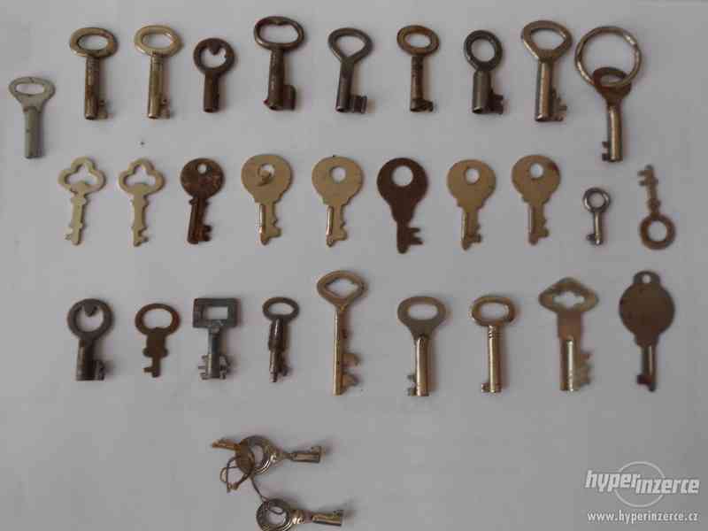 Staré klíčky ke kufrům, aktovkám, šperkovnicím - foto 1