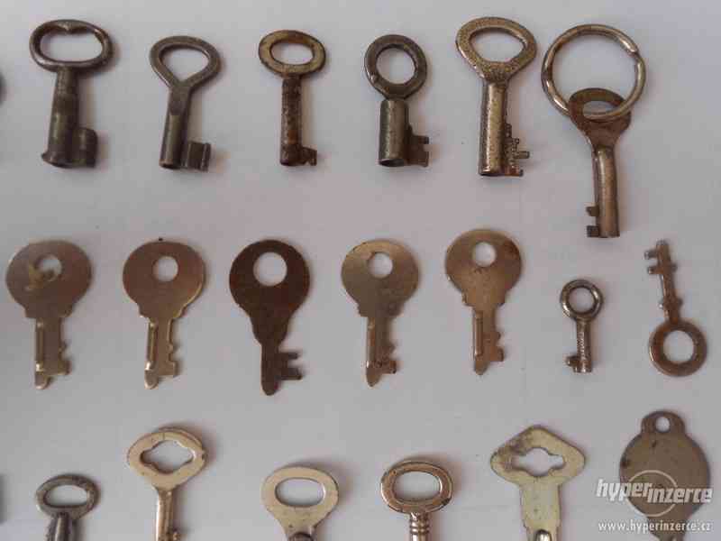 Staré klíčky ke kufrům, aktovkám, šperkovnicím - foto 3