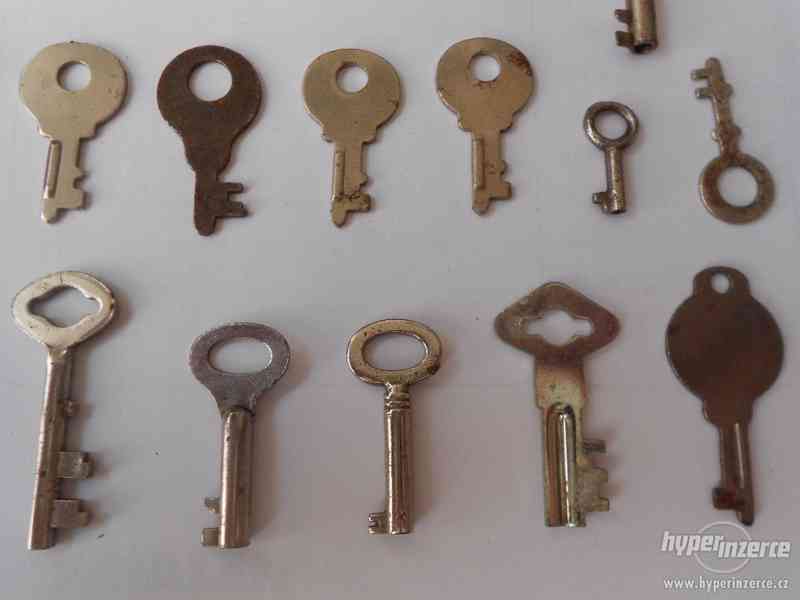 Staré klíčky ke kufrům, aktovkám, šperkovnicím - foto 4