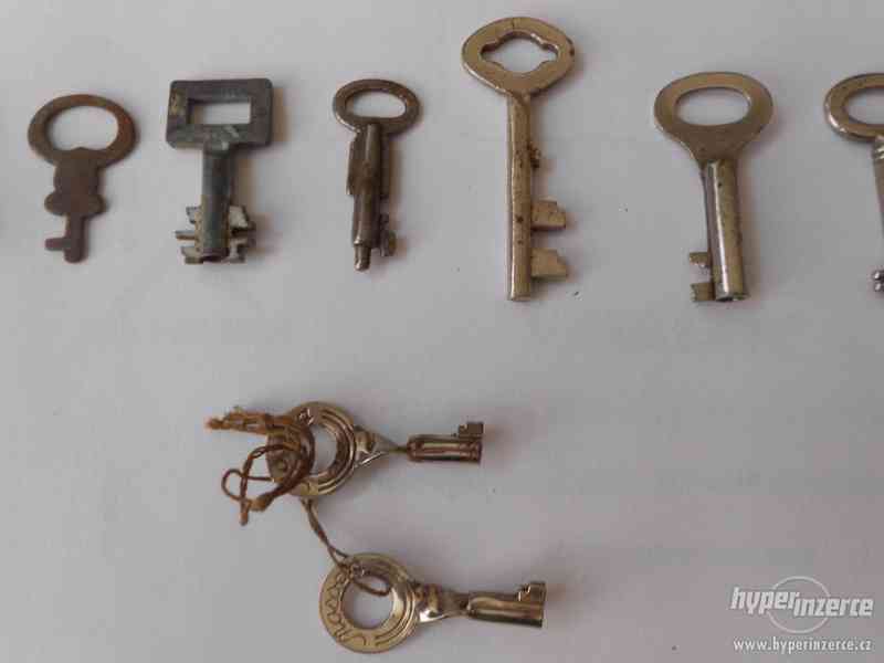 Staré klíčky ke kufrům, aktovkám, šperkovnicím - foto 6
