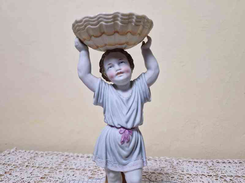 Plastika Chlapec s mušlí Biedermeier Horní Slavkov - foto 2