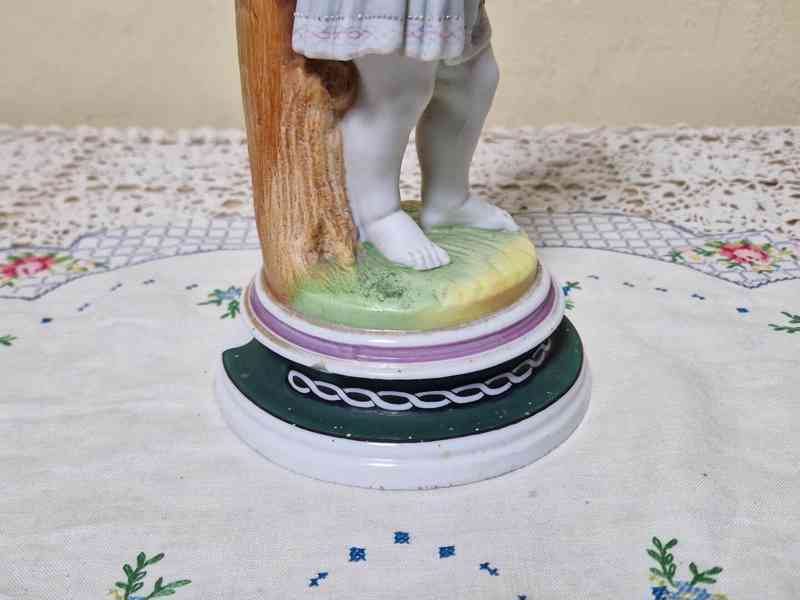 Plastika Chlapec s mušlí Biedermeier Horní Slavkov - foto 10