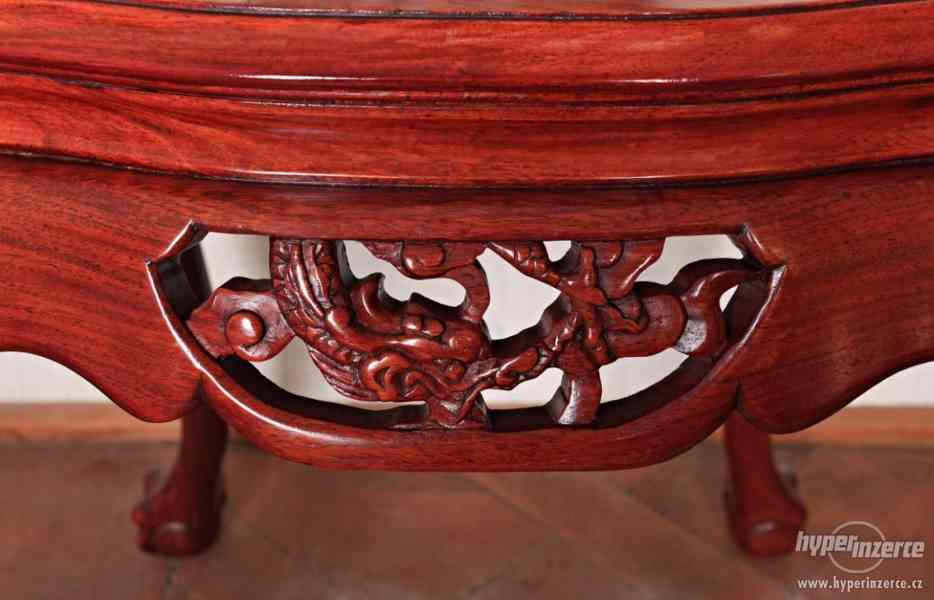 Čínský stolek z mahagonu - foto 3