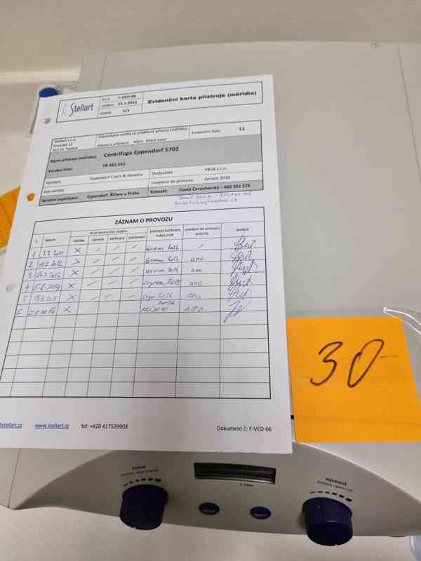 Položka číslo 30 – centrifuga Eppendorf 5702 - foto 2
