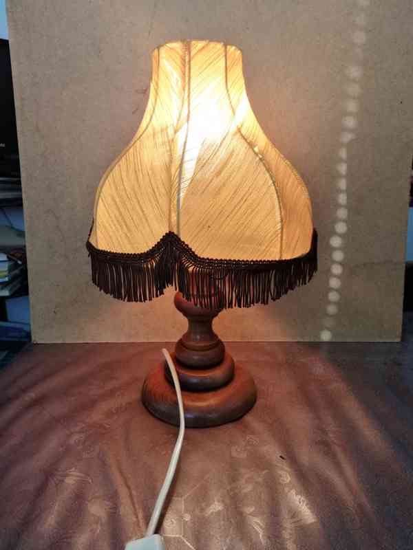 Prodám 2 ks stolních lampiček ze dřeva do ložnice. - foto 3