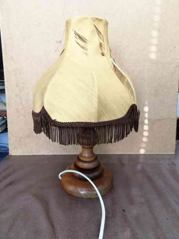 Prodám 2 ks stolních lampiček ze dřeva do ložnice. - foto 4
