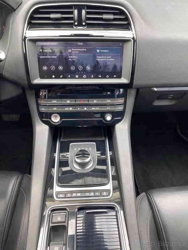 Jaguar F-Pace 2,0 136Kw AWD - foto 9