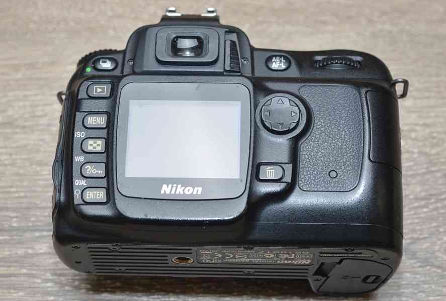 Nikon D50 *CCD 6.1 Mpix*JPEG+RAW** - foto 6