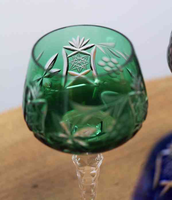 Set barevných křišťálových sklenic na víno - foto 5