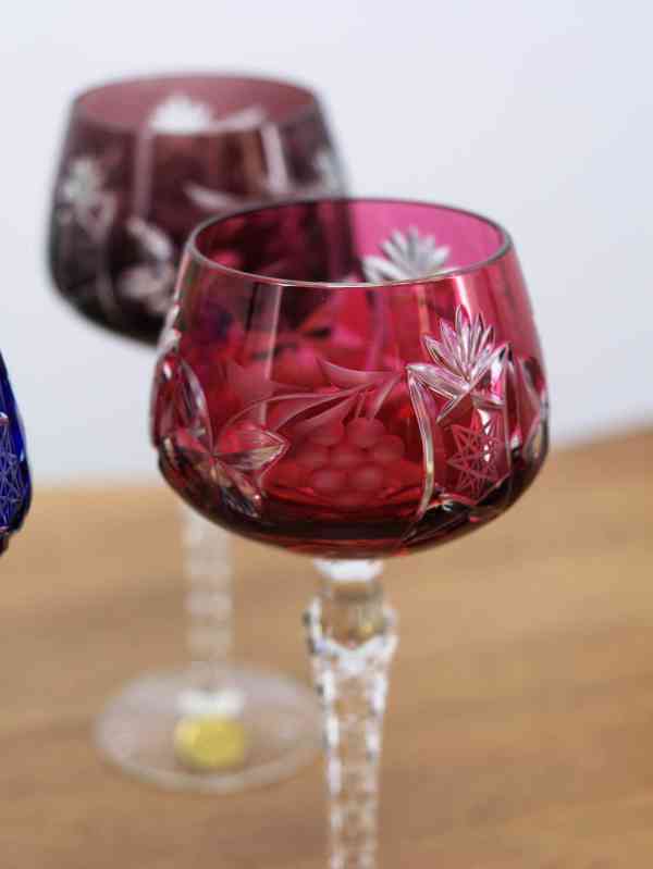 Set barevných křišťálových sklenic na víno - foto 4