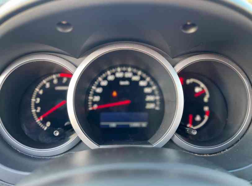 Suzuki Grand Vitara 2,4i benzín 122kw - foto 13