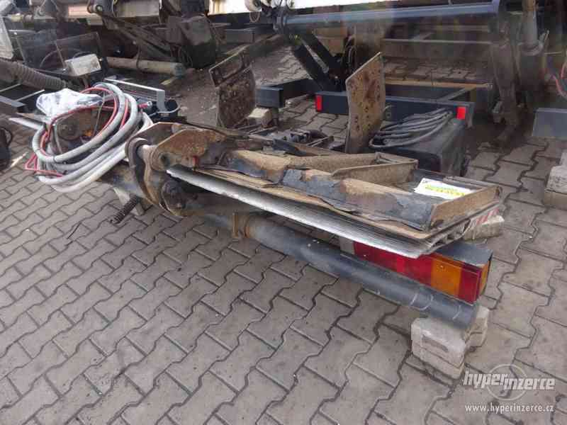 Hydraulické čelo skládací pod šasí - foto 1