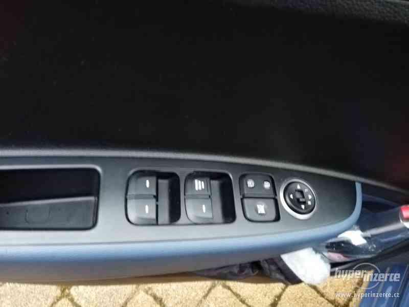 Hyundai i10, 1.0 - 32.000 km, první majitel, servis.knížka - foto 9