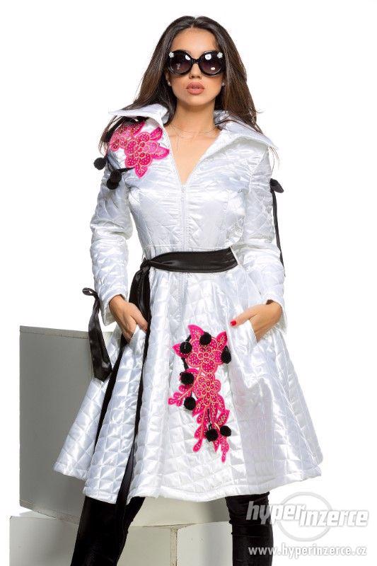 Damsky zimny biely ackovy kabat s kvetmi a ine{NOVE - foto 1