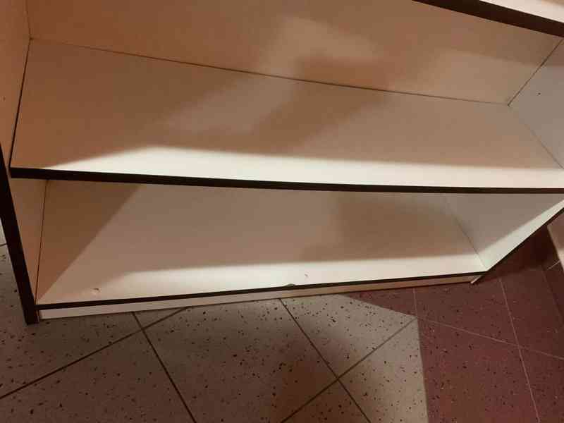 Dlouhý bílý regál / skříň 135 cm – Olomouc - foto 4