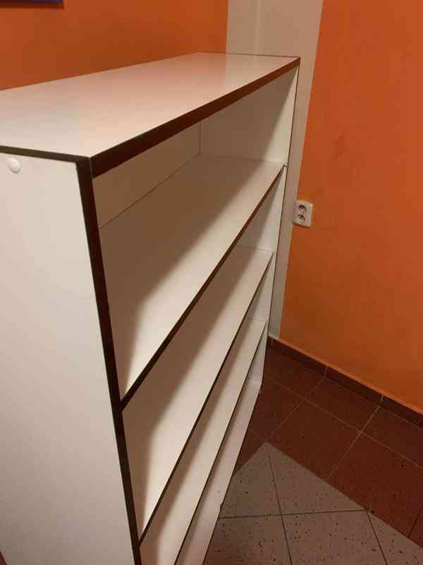 Dlouhý bílý regál / skříň 135 cm – Olomouc - foto 5