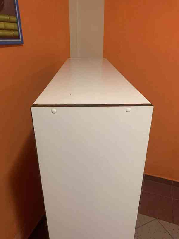 Dlouhý bílý regál / skříň 135 cm – Olomouc - foto 6
