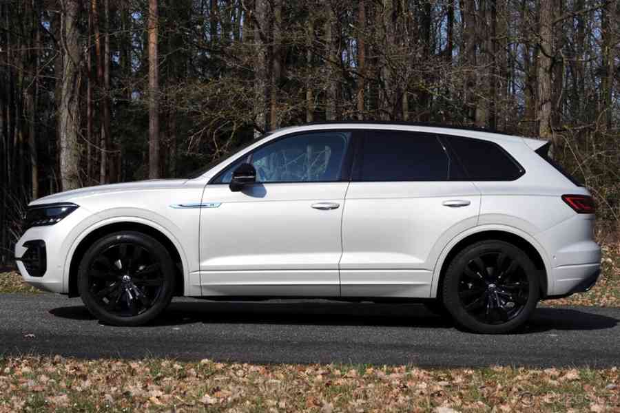 Volkswagen Touareg 3,0   TDI R-Line | 252 kW | 1. maj. - foto 2