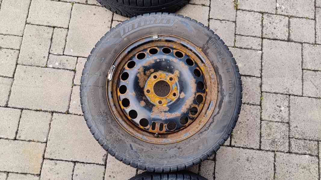 Sada zimních kol 215/60 R16 95H, disk 6,5Jx16 H2 ET41 - foto 5