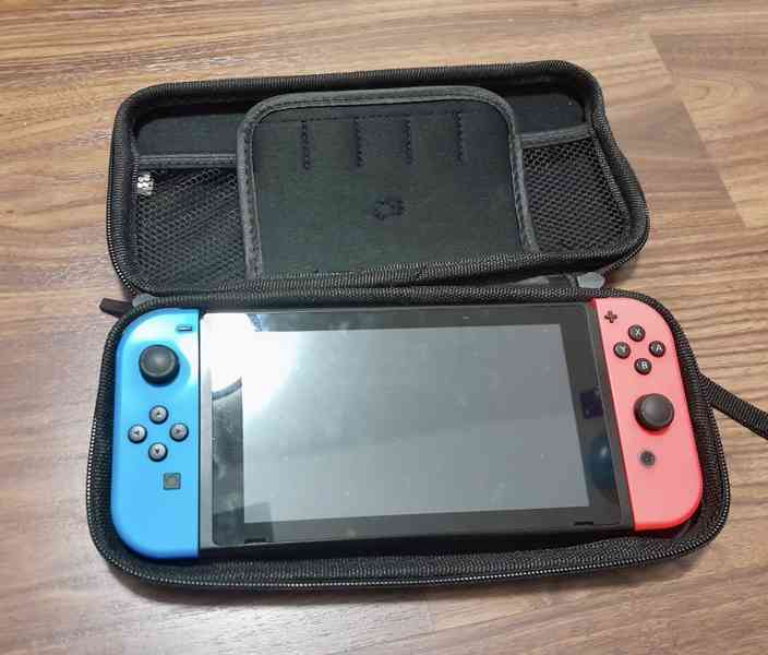 Nintendo Switch + 4 hry a kryt. - foto 3