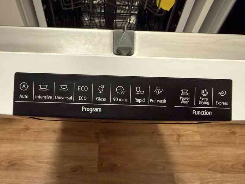 Myčka nádobí  - foto 2