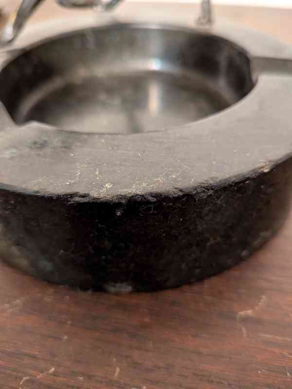 Starožitný popelník s figurkou loveckého psa (Art Deco styl) - foto 3