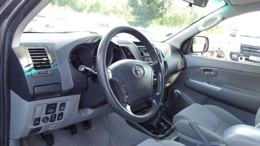 Toyota Hilux 3,0D4D Double Cab Sol 126kw - foto 10