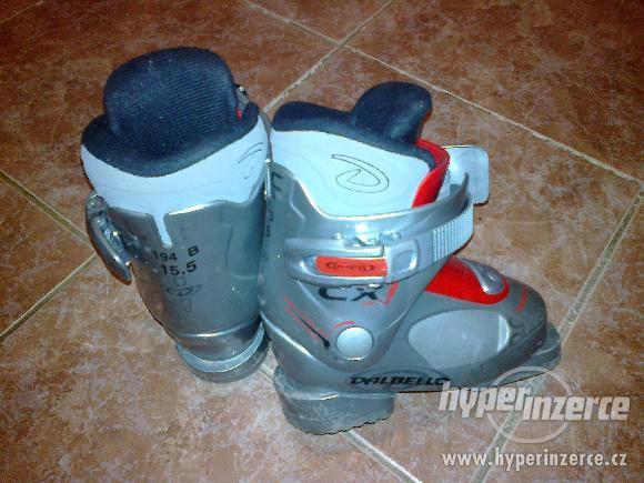 Sjezdové lyže dětské Rossignol s vázáním + boty Dalbello - foto 2