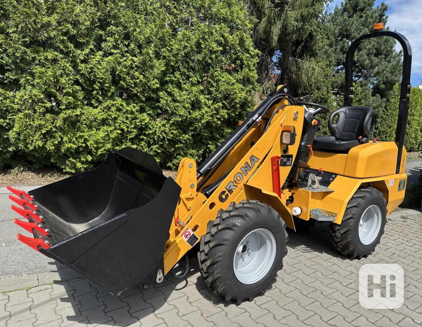 Kloubový nakladač CR180, mininakladač - foto 1