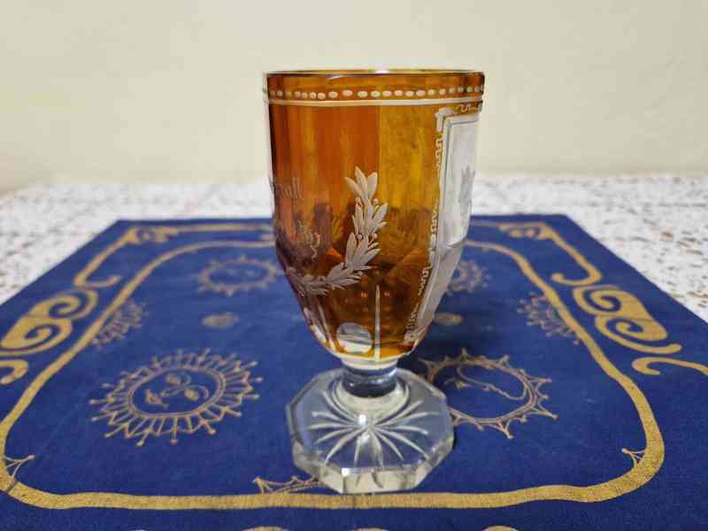 Krásná stará řezaná Sklenice na nožce Maršál Radecký - foto 8