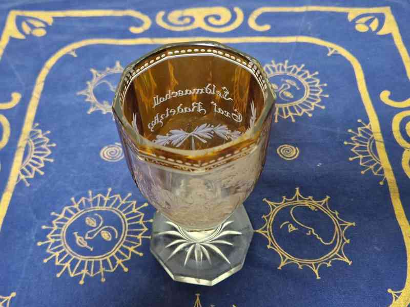 Krásná stará řezaná Sklenice na nožce Maršál Radecký - foto 4