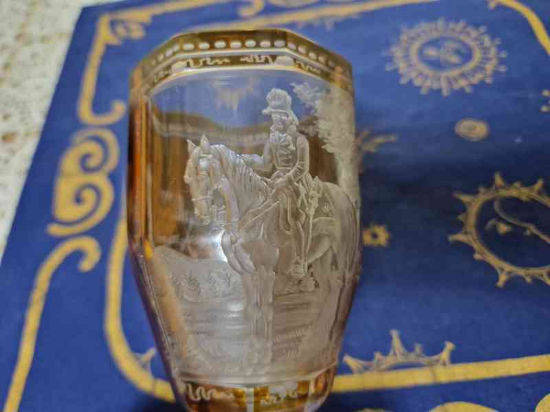 Krásná stará řezaná Sklenice na nožce Maršál Radecký - foto 2