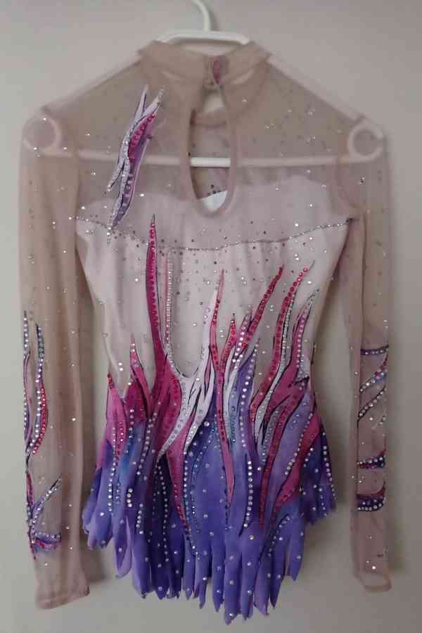 Dres na moderní gymnatisku 134 - 139 cm  - foto 2