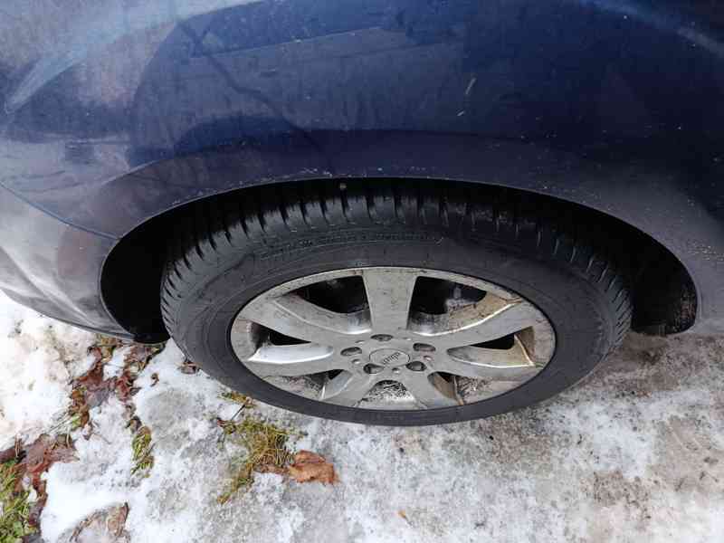 Prodám na náhradní díly nebo k opravě Focus 1,6 TDCI 2006 - foto 10