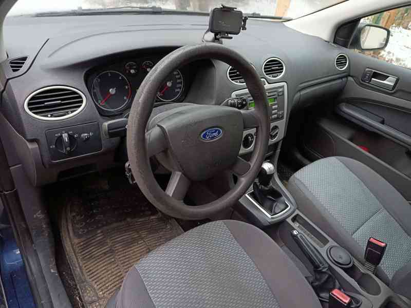 Prodám na náhradní díly nebo k opravě Focus 1,6 TDCI 2006 - foto 9