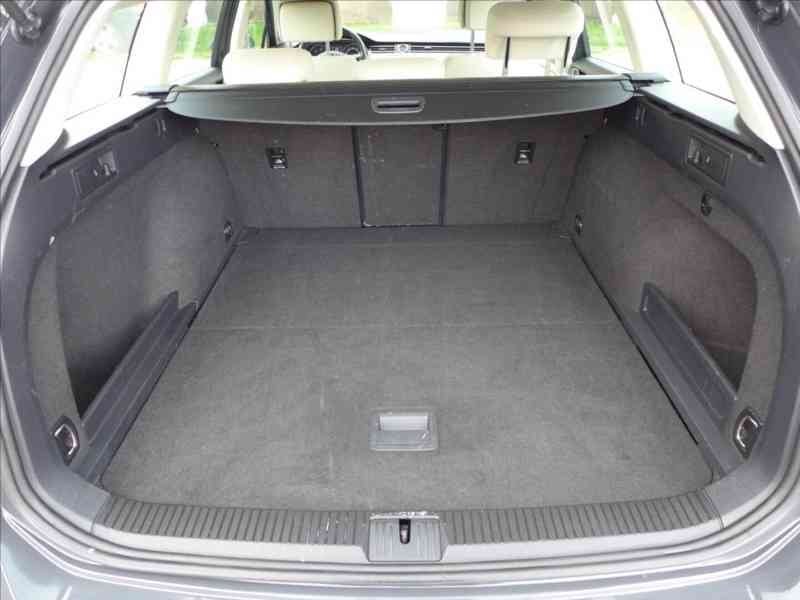 Volkswagen Passat 1,6 TDI COMFORTLINE, NAVI - foto 7