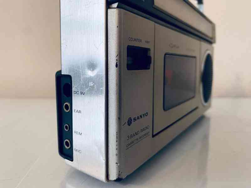 Radiomagnetofon Sanyo M 1700F, rok 1977 - foto 11