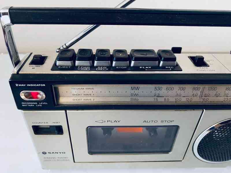 Radiomagnetofon Sanyo M 1700F, rok 1977 - foto 4