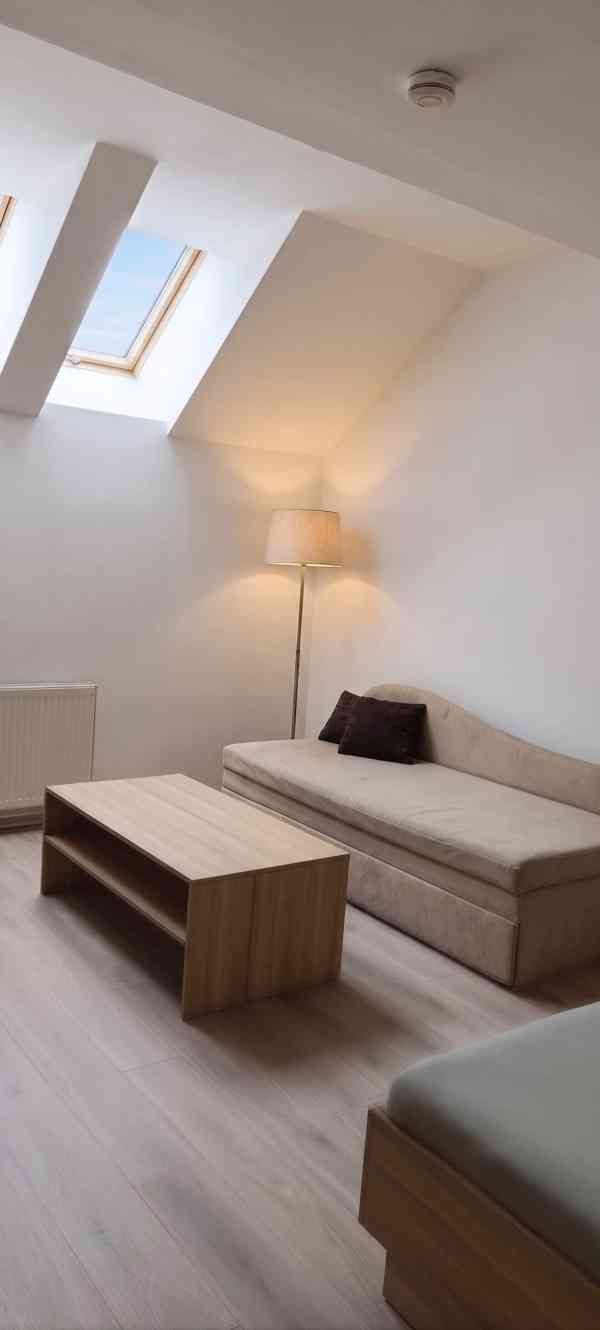 Pronájem klimatizované ubytovací jednotky (65 m²), Praha 5