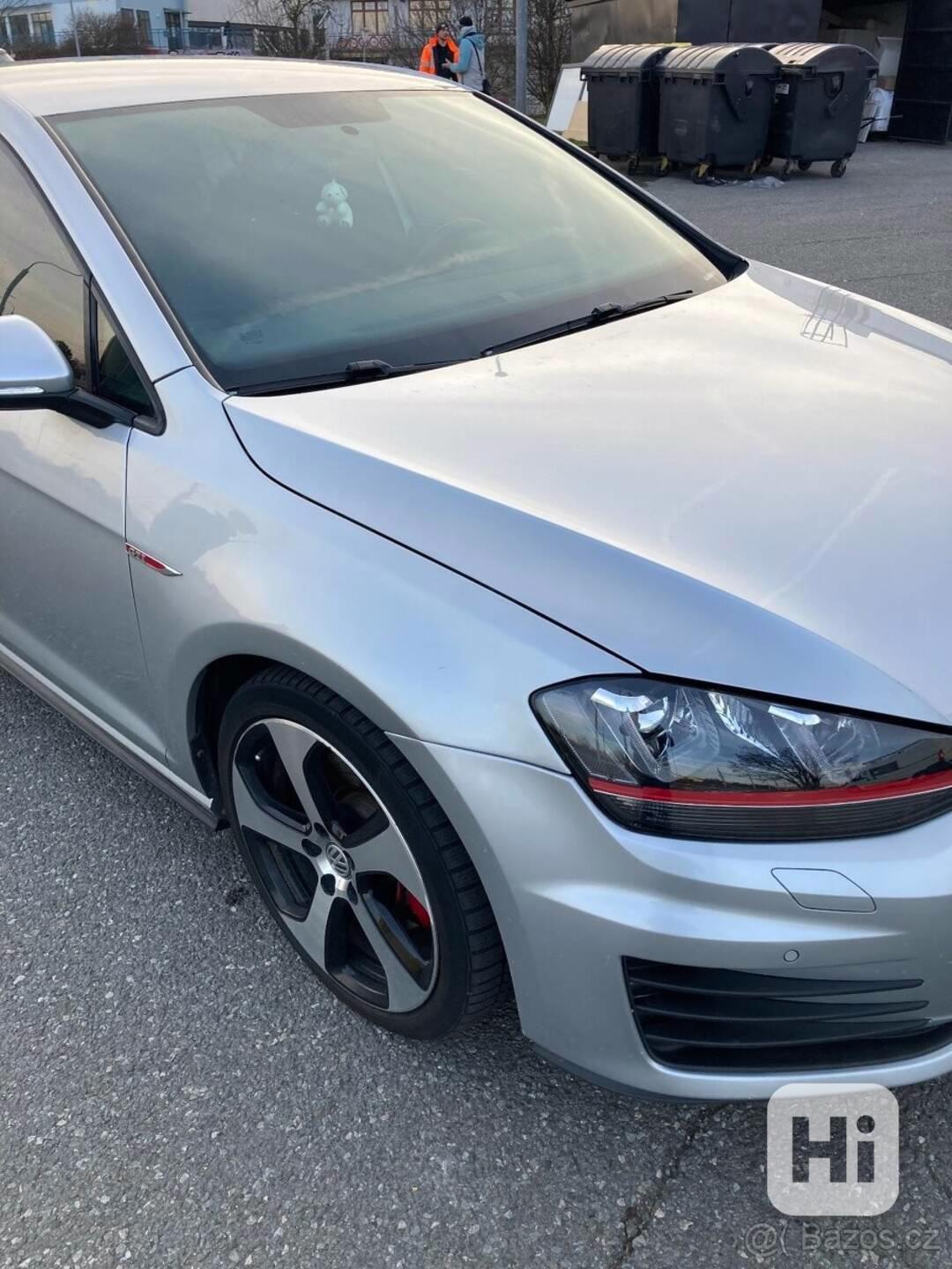 Volkswagen Golf 2,0   GTI Manuální ruční brzda - foto 1